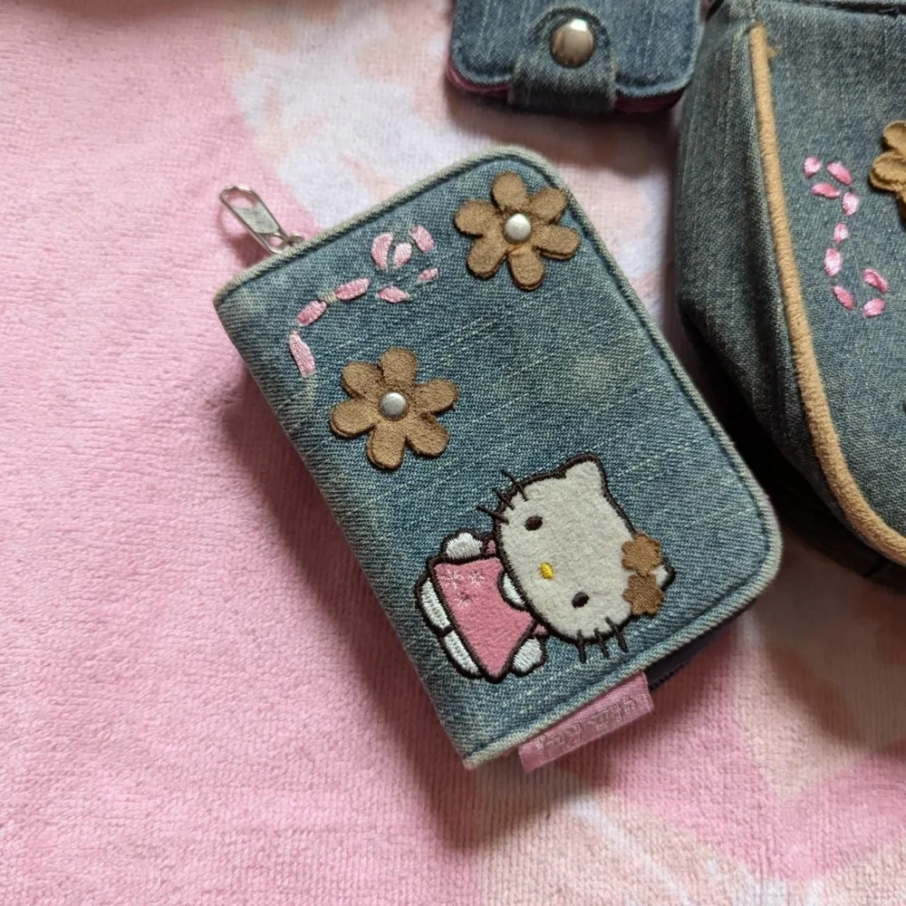 Hello kitty Denim purse set with wallet Faded Discoloration - Picture 6 of 7